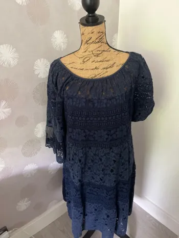 Robe dentelle doublée