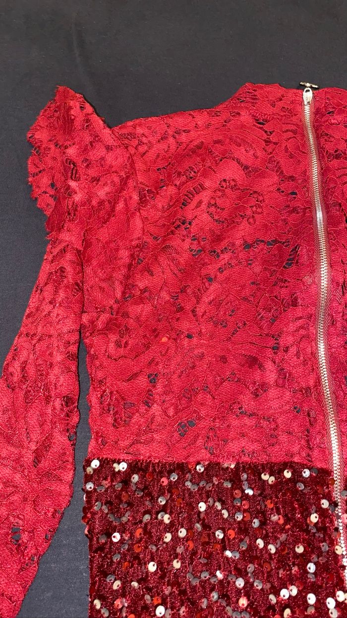 Robe rouge dentelle & sequins neuve – Taille S ✨ - photo numéro 4