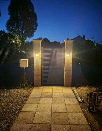 Lampe solaire LED multifonctions 