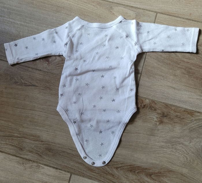 Lot de 2 bodies manches longues ouverture croisée  taille 3 mois - photo numéro 7