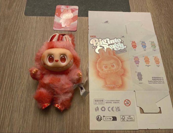 Labubu rouge neuf et emballé