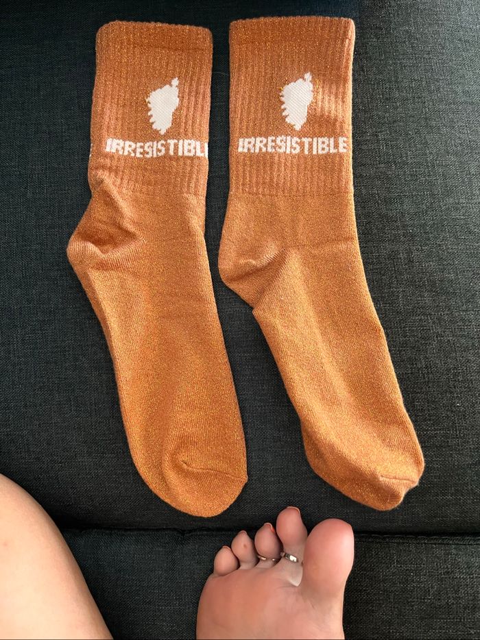 Chaussettes bordeaux “INSOLENTES” – Taille 35/38 - photo numéro 2