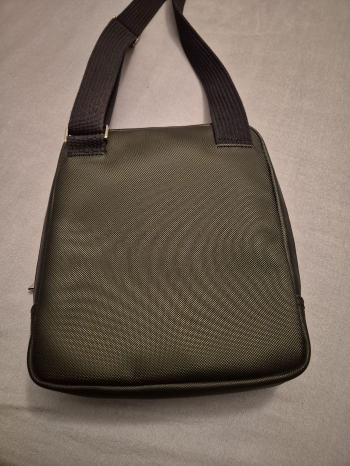 sacoche  Lacoste Noire comme neuf - photo numéro 4