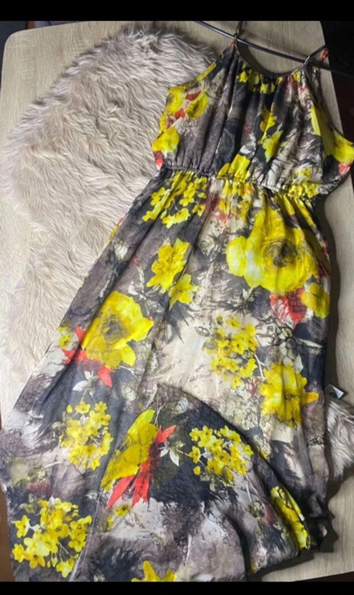 Robe longue a bretelles gris motifs fleurs jaune et rouge Belcci Taille M / 38 - photo numéro 2