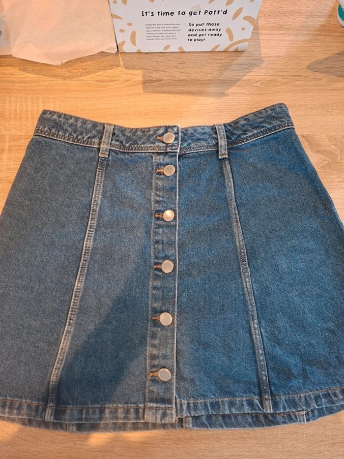 Jupe en jean à boutons - photo numéro 5