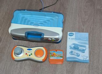 VTech Console enfant v smile motion avec manette et 1 jeu winny l'ourson et chargeur secteur