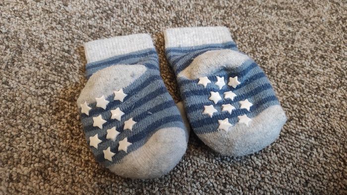 Chaussons à grelots pour bébé - photo numéro 2