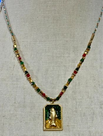 Collier mi cordon tressé mi perles couleurs  plaque poisson en relief