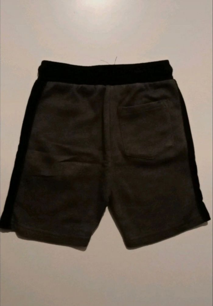 Short gris&noir T 5 ans - photo numéro 2
