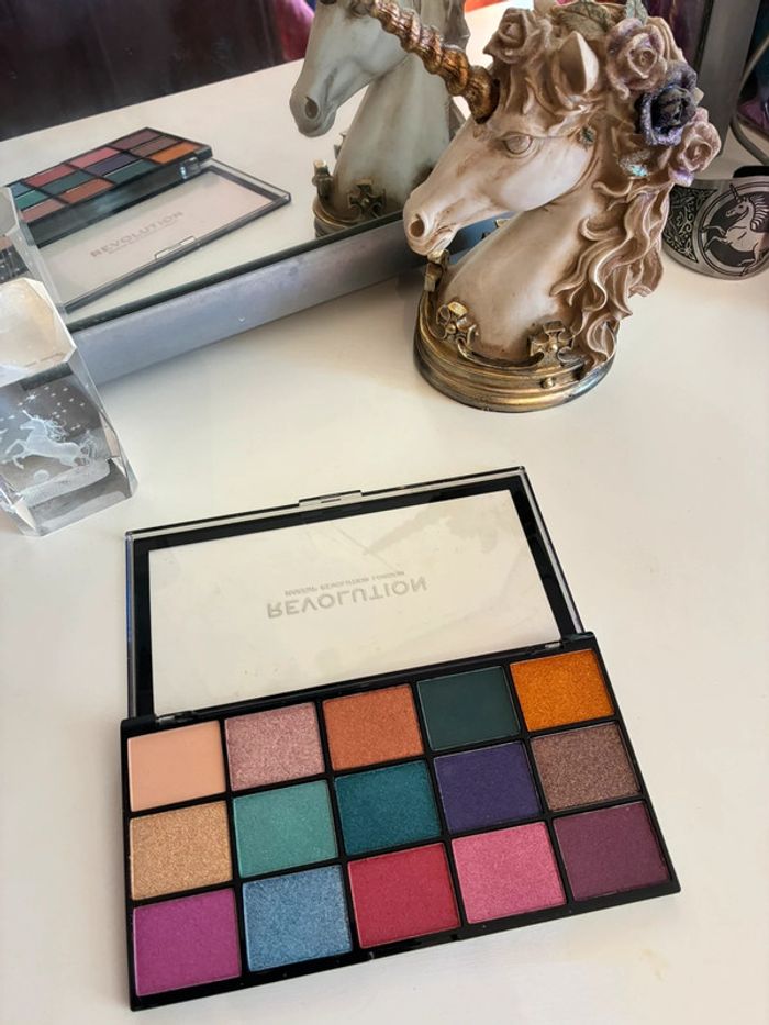 Palette Reloaded Jewelled, 15 fards, Makeup Revolution. - photo numéro 3
