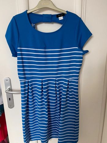 Robe mi longue à rayures