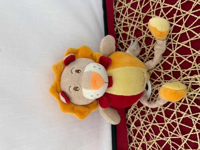 Doudou lion BABY NAT orange rouge musical - photo numéro 3