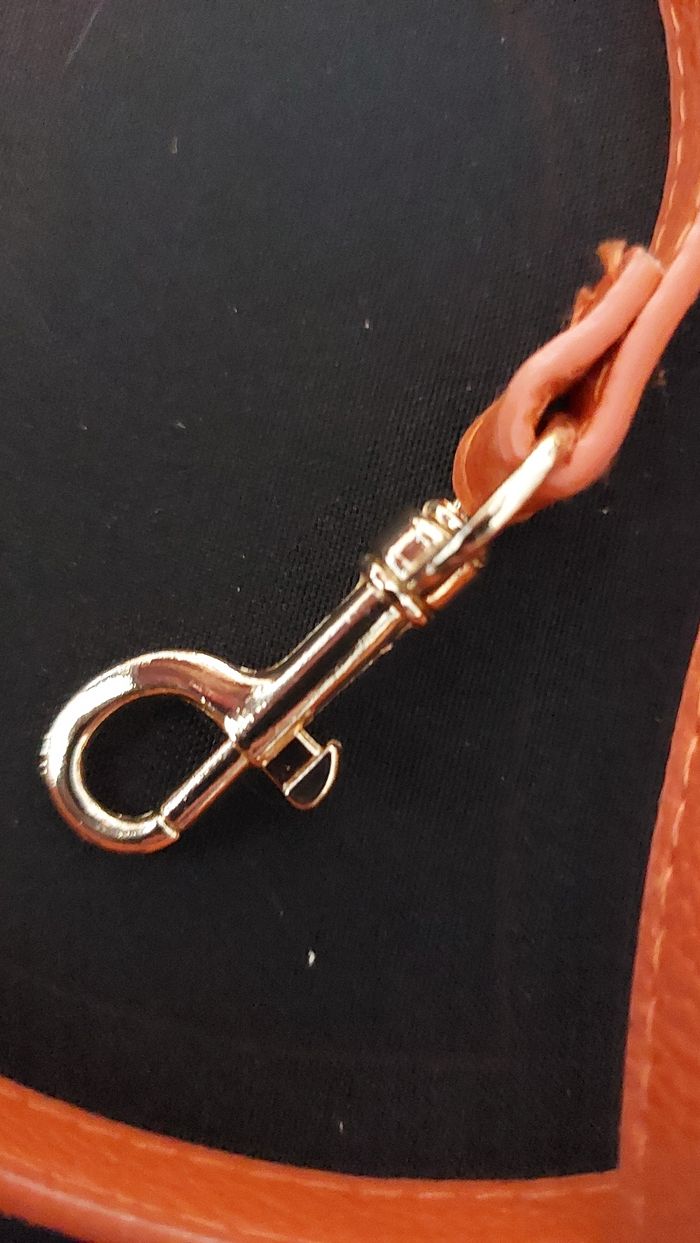 Sangle - lanière- bandoulière pour sac, orange mat, peut se réglé, simili cuir, orange, la couleur est au maximum de la réalité 
118cm au minimum - photo numéro 5