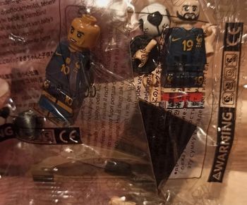 Lot de deux personnages Lego foot neuf m'bappé et Benzema équipe de France