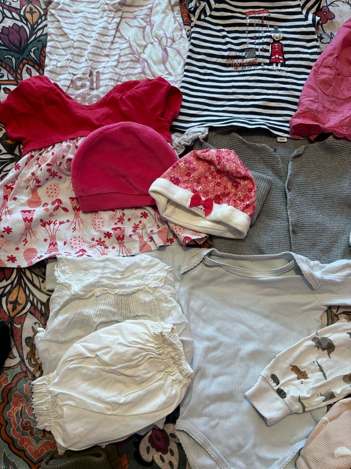 Lot de vêtements bébé fille 6 -9 mois - photo numéro 3