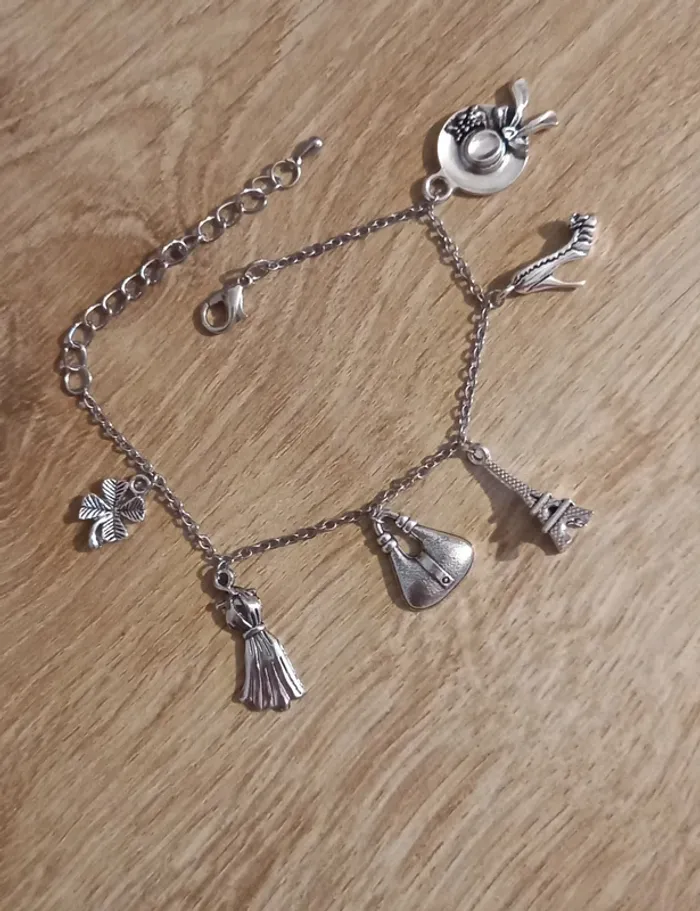 Bracelet breloque "thème Paris"