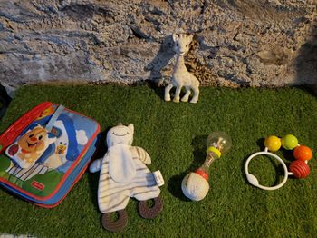 Lot de jouets bébé
