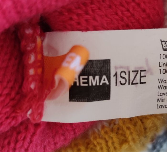 Bonnet fille Hema rouge taille 4-5 ans acrylique - Très bon état - photo numéro 4