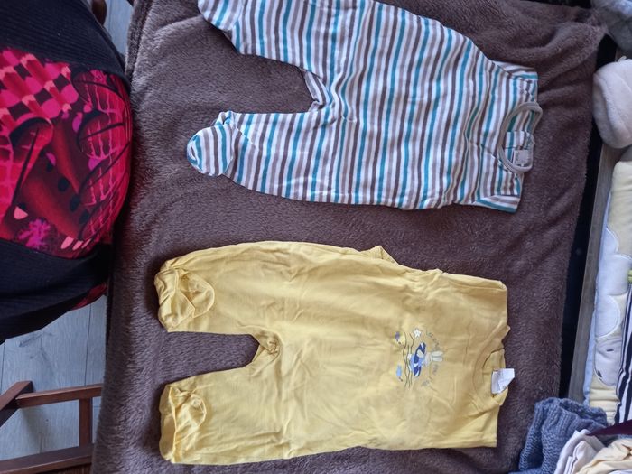 Pyjamas 1 mois - photo numéro 3