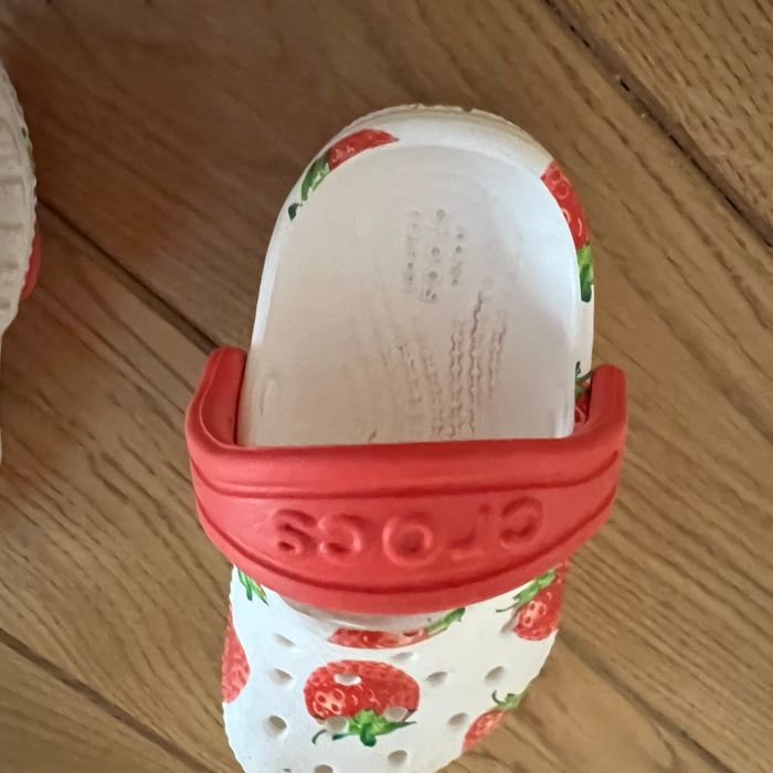 Crocs fraises - 21/22 - photo numéro 4