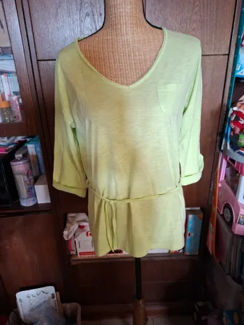 Tee-shirt taille 4 vert pomme