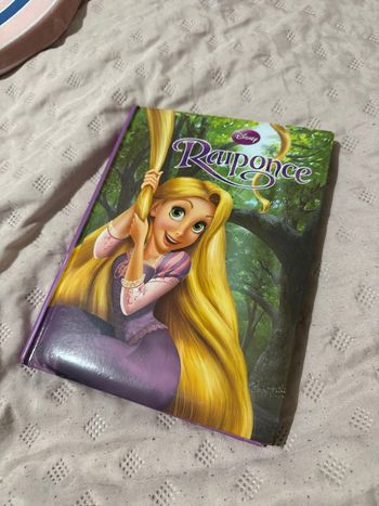 Livre raiponce très bon état