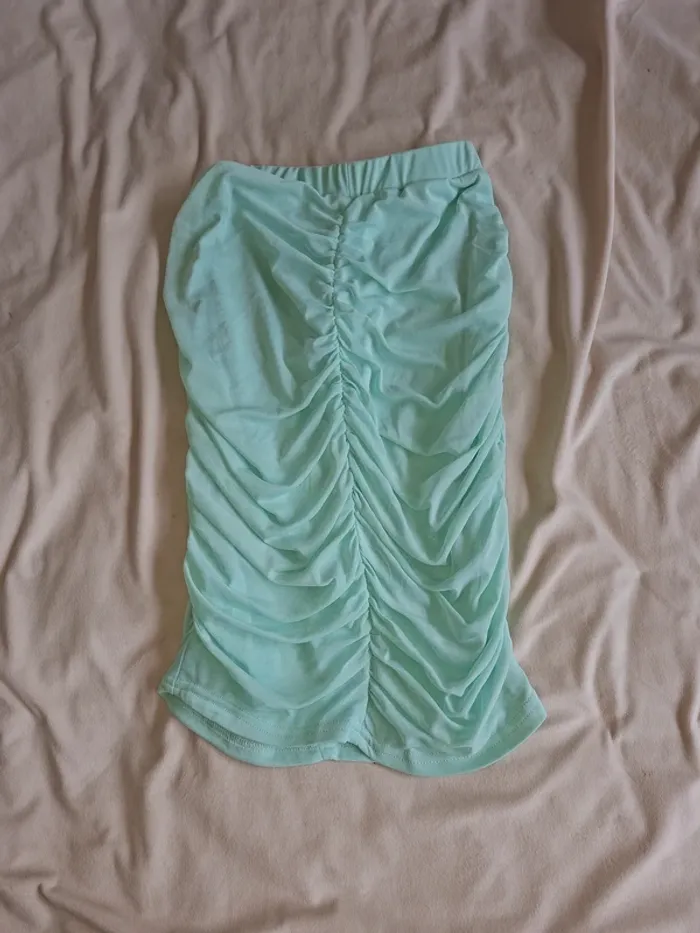 jupe verte d'eau marque Fashion Nova, taille unique (36/38), en très bon état - photo numéro 3