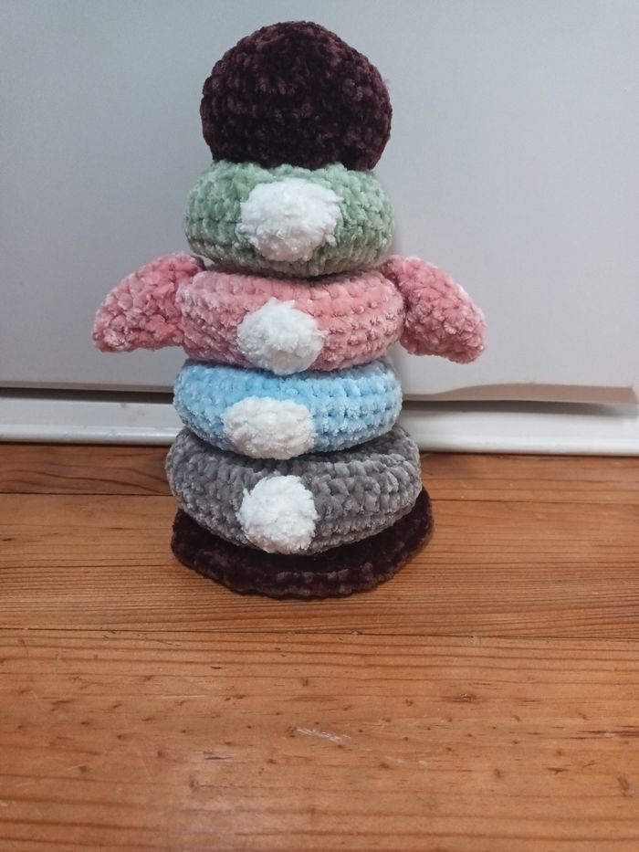 Tour à empiler faite main au crochet - photo numéro 1
