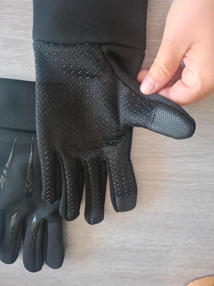 Paire de gants noir - photo numéro 3