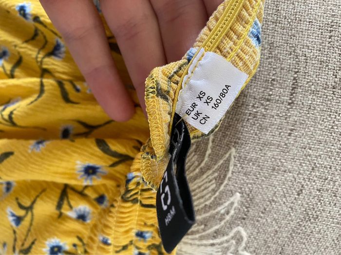 Top épaules dénudées fleurie - photo numéro 3