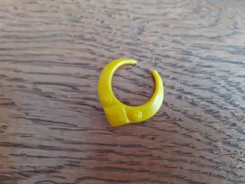 🎀 Collier jaune Barbie vintage