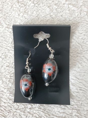 Boucles d'oreilles (3 + 1 offert dans tout le dressing)