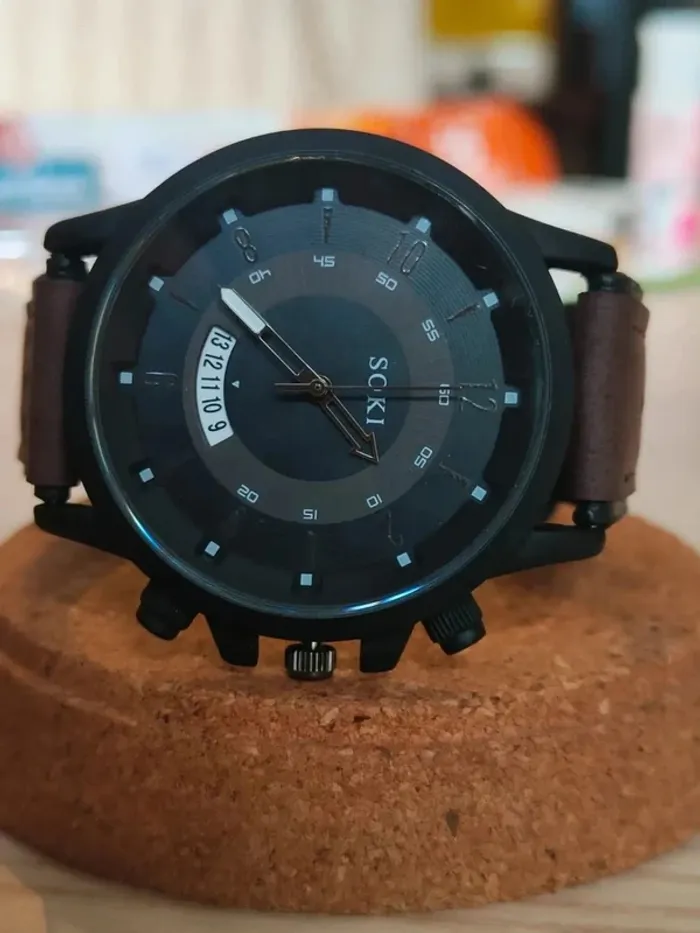 Montre marron noire, date, homme style sport - photo numéro 2
