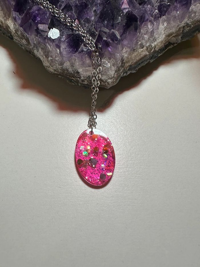 Pendentif gros arrondie résine et paillettes