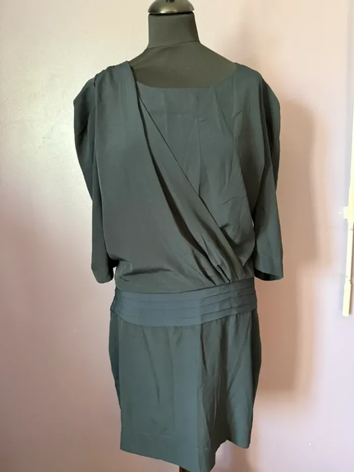 Robe Scarlet Roos
