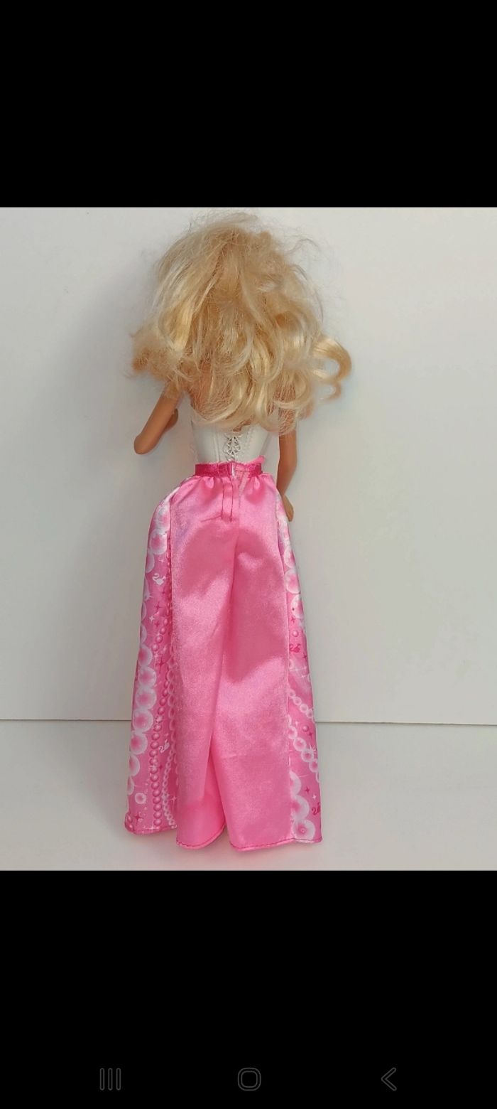 Poupée mattel Barbie Fashion Meets Fairytale Series x9439
Poupée et ensemble compris - photo numéro 5