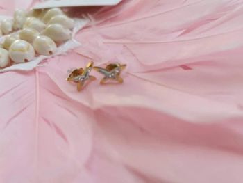 Boucles d’oreilles liens croisés acier inoxydable or zircons