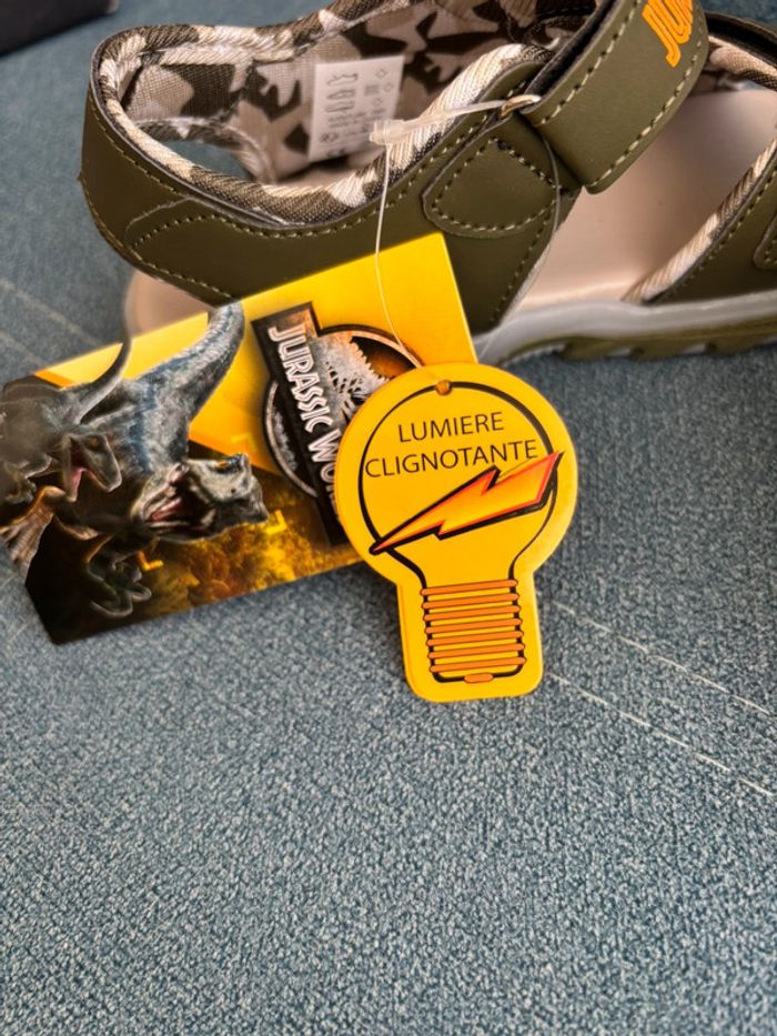 Sandales lumineuses jurassic World 30 - photo numéro 2