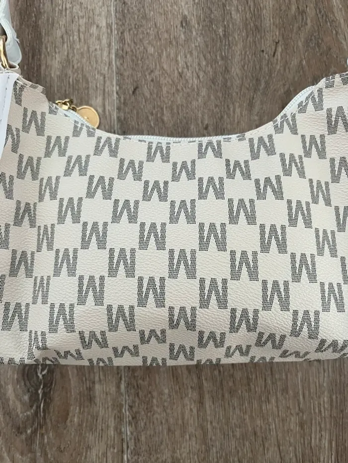Petit sac d’épaule beige et blanc avec détaille doré - photo numéro 2
