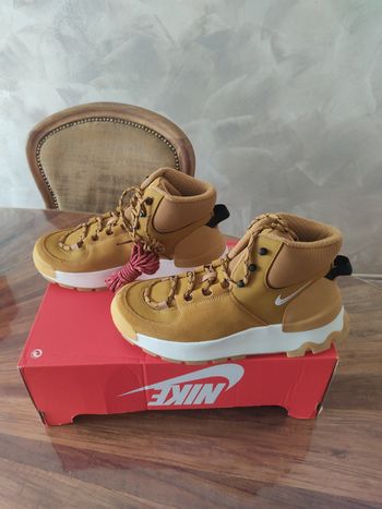 Chaussures Nike city classic boot T 39