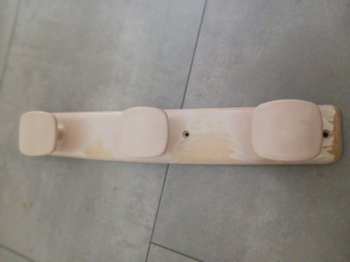 porte manteau beige en plastique 3 têtes 43 cm