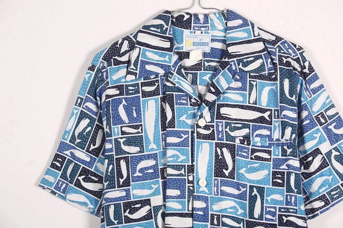 Superbe chemisette vintage 90's en viscose motif baleines et animaux marins (#240162) - photo numéro 2