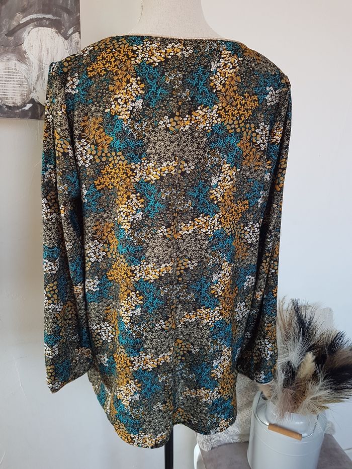 Blouse multicolore, 3 petits boutons devant. Blancheporte. Taille 42, 50cm aux aisselles. - photo numéro 3