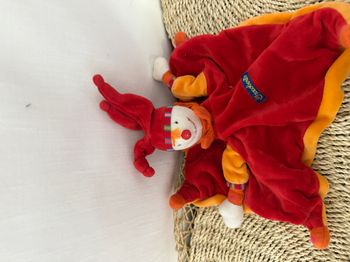 Doudou Semi Plat Marionnette Capucin Dragobert Rouge Orange Moulin Roty