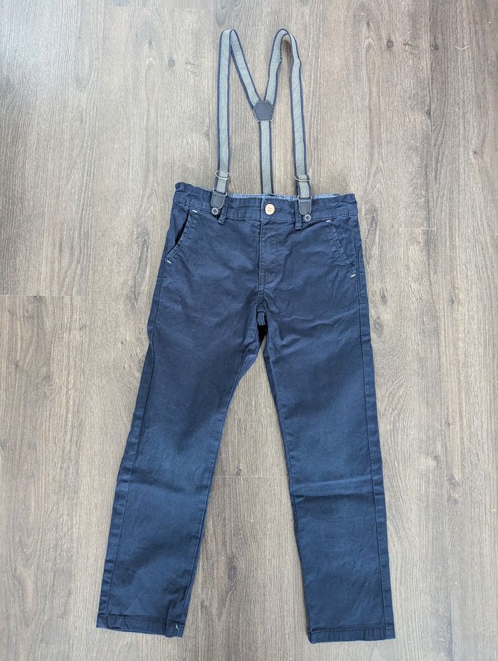 Pantalon à bretelles