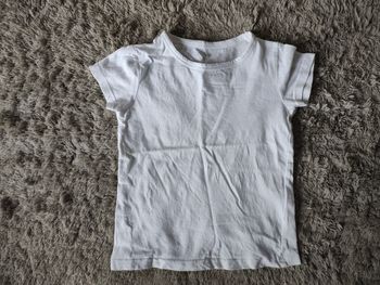 Tee-shirt courtes manches ou maillot de corps taille 4-5 ans