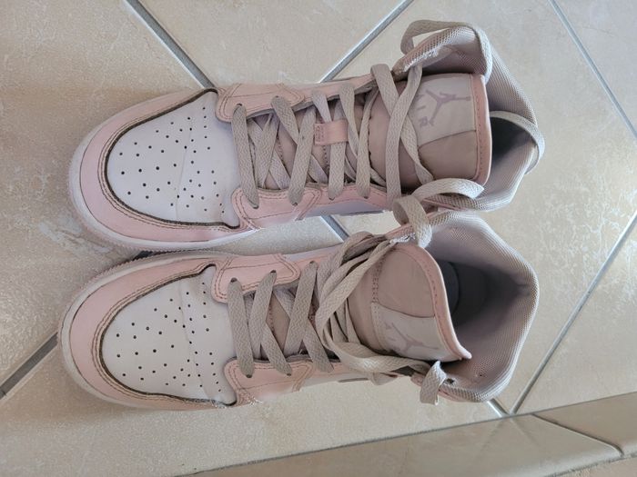 Chaussures Jordan 4 roses - photo numéro 7