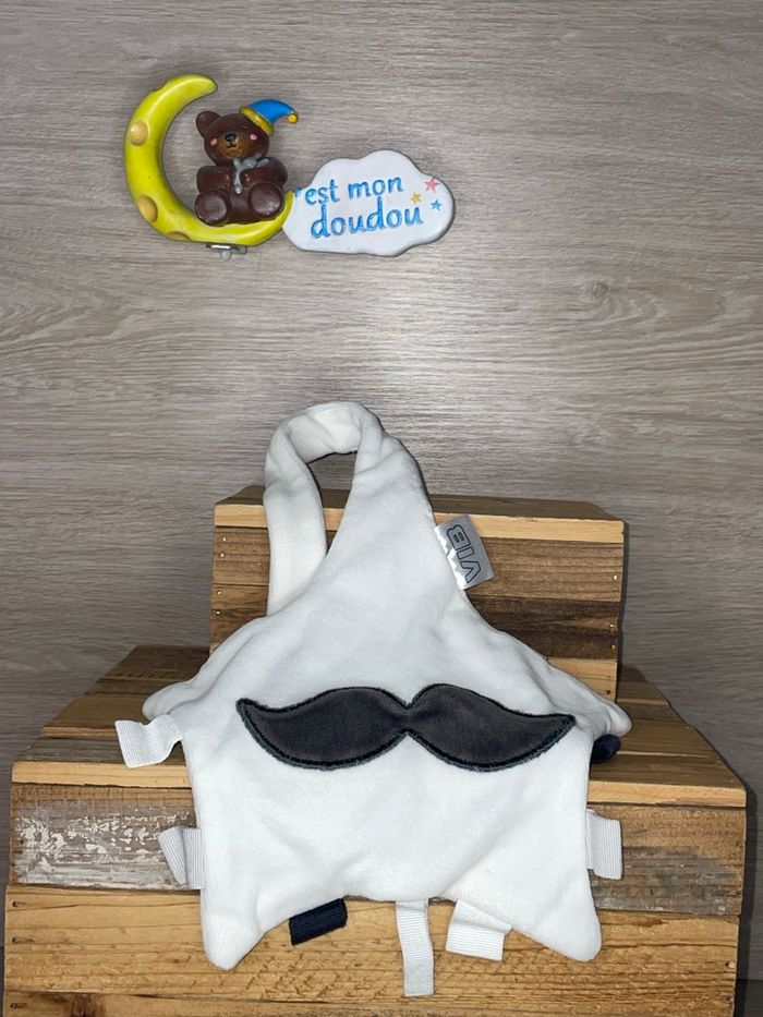 DIV488 doudou moustache VIB - photo numéro 1
