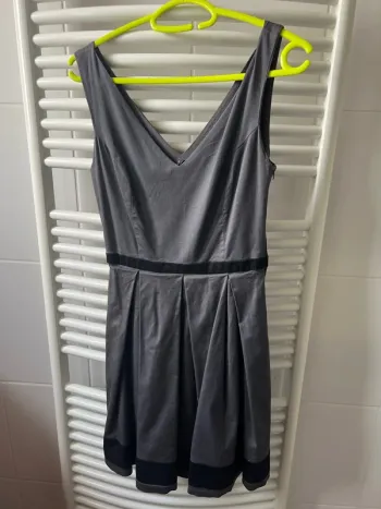 Robe Naf Naf col et dos en V