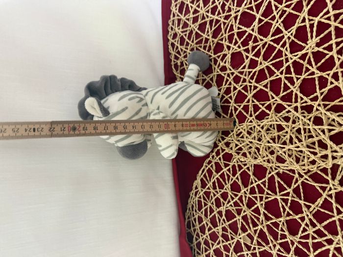 Peluche zèbre GIPSY blanc rayures grises assis 18 cm - photo numéro 3